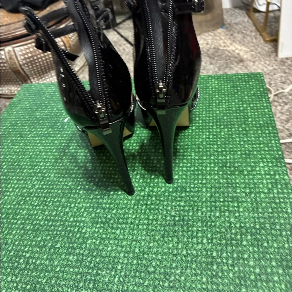 Elegant Black Strappy Heels - Picture 3 of 5